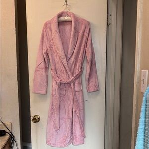 NWOT Cozy Pink Plush Bathrobe size small